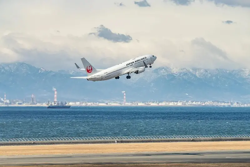 What's on the 12 most unusual airport runways in the world? - Photo 11. Có gì ở 12 đường băng sân bay kỳ lạ nhất thế giới?- Ảnh 11.