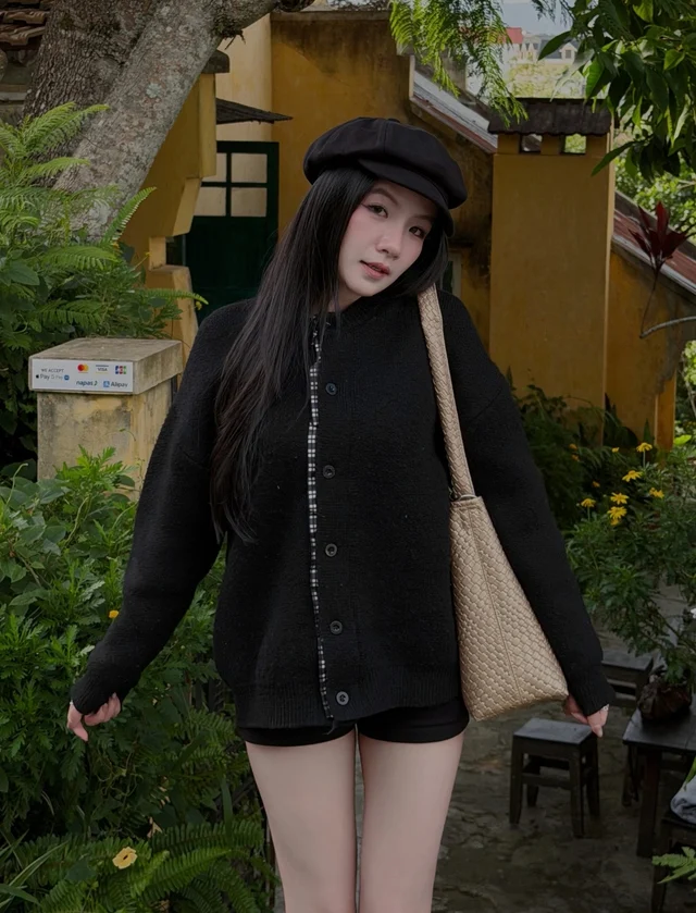 Stylish newsboy caps add flair to long trips - Photo 5.