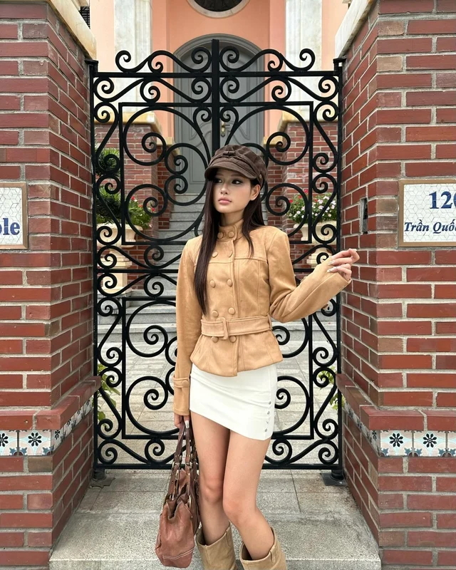 Stylish newsboy caps add flair to long-distance trips - Photo 4.