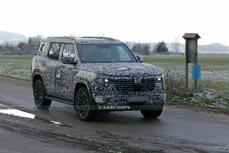 2027 Mitsubishi Pajero Montero 4.webp