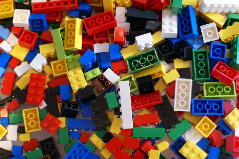 Onderzoekers van TU Eindhoven maken LEGO-blokjes met zonne-energie