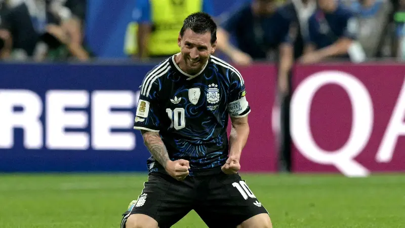 Un logro que Pelé no consiguió... Messi se sienta en el trono de Cafu en la final del Mundial
