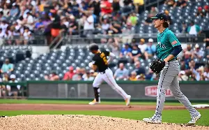 2-RBI days from Henry Davis, Brandon Lowe lead the Pirates to a series win against the Mariners