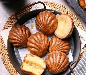 After Dubai cookies, young Koreans are now lining up to buy Tteok (sticky rice cakes).