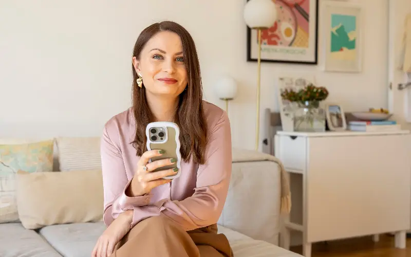 Emma Clarke spent £114.97 on subscriptions to HingeX, Bumble Premium and Raya+ over the course of a month - Heathcliff O'Malley