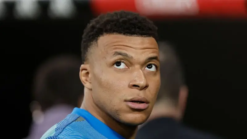 «Una auténtica vergüenza»: al parecer, el Real Madrid examinó la pierna equivocada de Kylian Mbappé