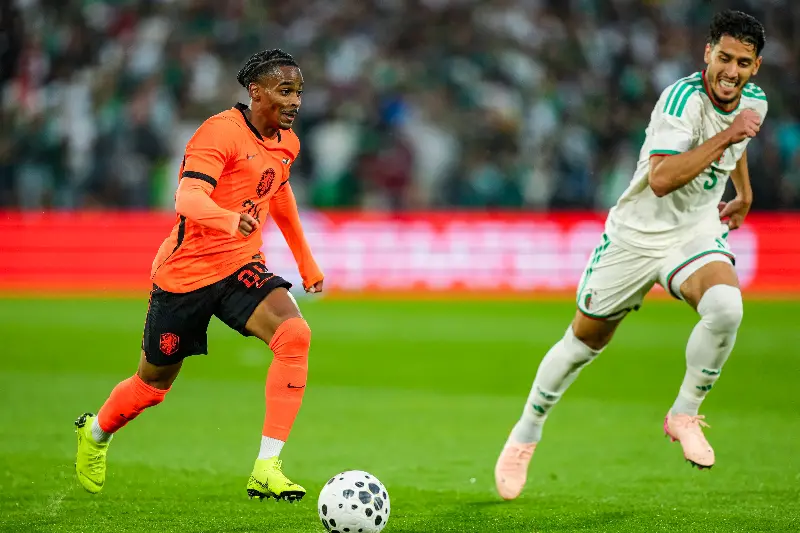 Summerville is blij met debuut en benoemt rol De Jong en Van Dijk