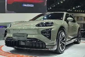 The Porsche Cayenne Electric has launched in the Southeast Asian market, starting from VND 2.85 billion.