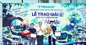 31 photographic works showcasing the beauty of Hanoi buses.