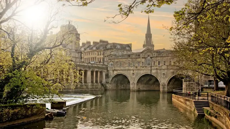 Historic Pulteney Bridge in Bath at dusk