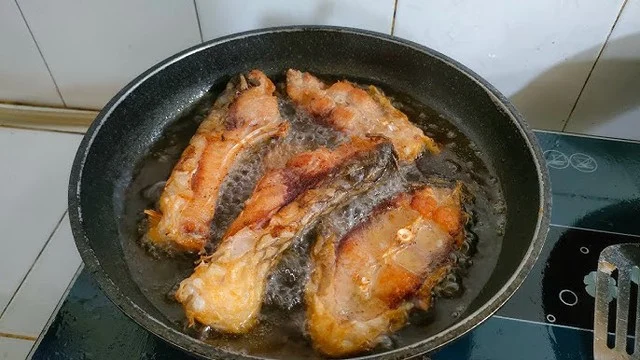 Cách kho cá đậm đà thơm ngon, không bị nát - Ảnh 2.