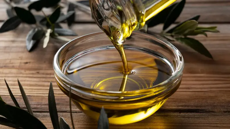 olive oil for lips