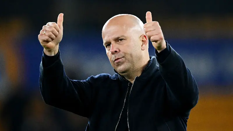 El Liverpool activa la opción de prórroga de 12 meses del contrato de su figura clave, mientras se desmienten los rumores de traspaso