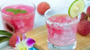 5 Floral And Fruity Teas To Refresh Hot Summer Days