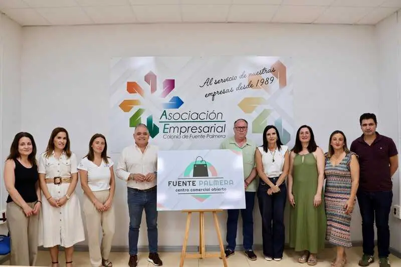 Fuente Palmera recibe el reconocimiento oficial como Centro Comercial Abierto de Andalucía