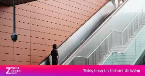 The 'world's saddest' escalator at a Thai airport goes viral.