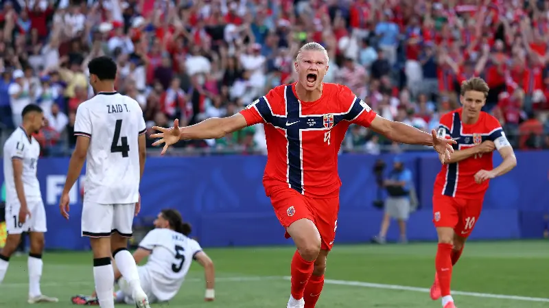 Erling Haaland marca sus primeros goles en un Mundial y da la victoria a Noruega frente a Irak