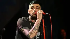 Water bottles thrown at Zayn Malik during Kingston event weeks after health scare | Watch video