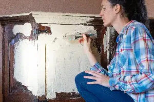 Homeowner Finds ‘Genius’ Way To Paint Banister—It’s Not a Brush
