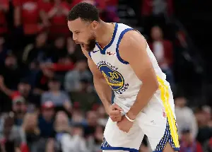 Stephen Curry’s Epic 3-Word Reaction to 3-Point Dagger Caught on Video
