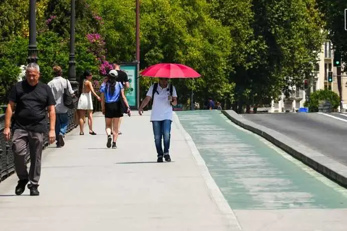 Vientos de más de 70 km/h, olas y más de 38ºC ponen en aviso a Andalucía, Baleares y Extremadura