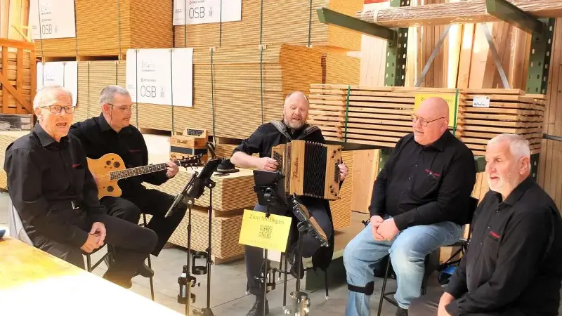 „Herrliche Berge, sonnige Höhen“: Die Kellerwälder Wirtshausmusikanten machten zünftige Musik.