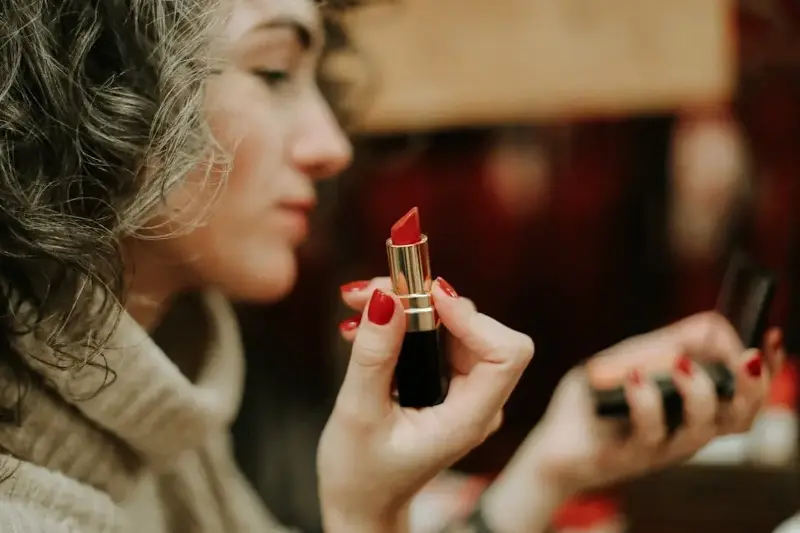 Warm undertones often pair beautifully with peachy nudes.