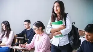 Study abroad without moving immediately? Why hybrid international degrees are gaining popularity