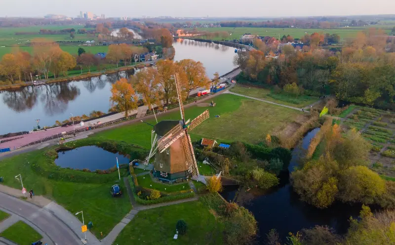 In Amstelpark, an old wooden windmill stands beside a sketching spot reputedly favoured by Rembrandt - Hugo Kurk / Alamy