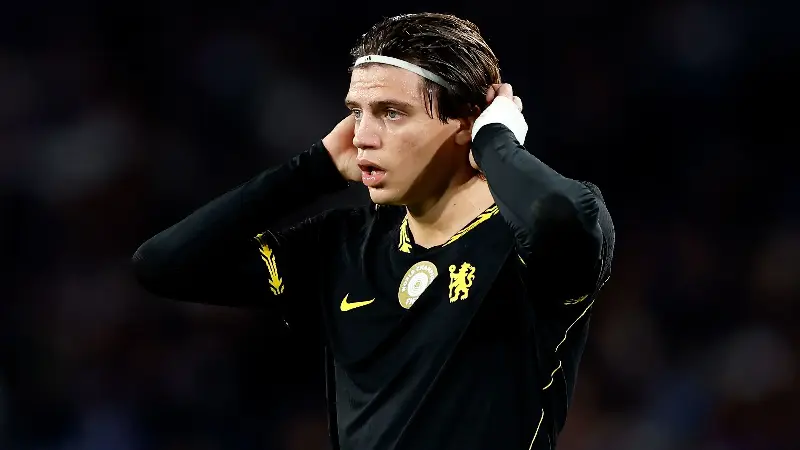 Full-back shuffle at Stamford Bridge