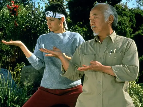 Por qué el legado del Sr. Miyagi sigue dando vida al universo de Karate Kid