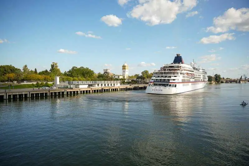 Gavira destaca un crecimiento de 12% hasta junio en el número de cruceristas: "Andalucía avanza con paso firme"