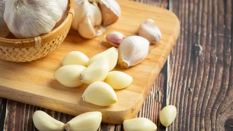 what is the best way to eat garlic
