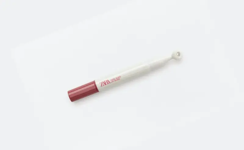 Trend alert: el complemento perfecto para tus labios si buscas un maquillaje fresco y luminoso