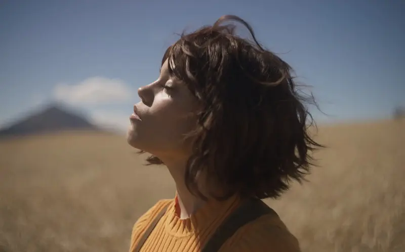 Jenna Ortega’s solar-powered robot, Klara, is played as a Manic Pixie Robot Dream Girl, neither creepy nor poignant - CTMG/Sony Pictures