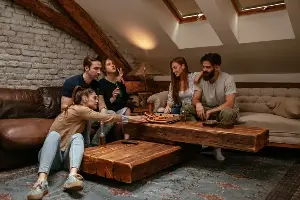 Why Foreigners Are Surprised That Korean Friends Rarely Invite People Home