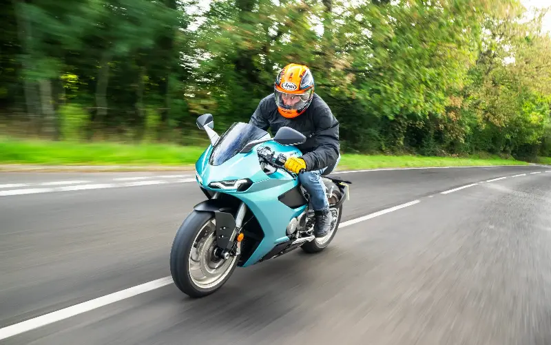 English took the new Norton Manx R for a spin - Barry Hayden for Norton