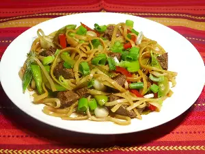 Quick Fix: Beef with ramen noodles