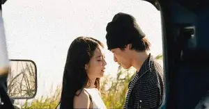 The identity of the man seen being affectionate with Jennie (Black Pink) has been revealed.