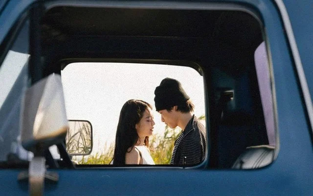 The identity of the man seen being affectionate with Jennie (BLACKPINK) has been revealed - Photo 1.
