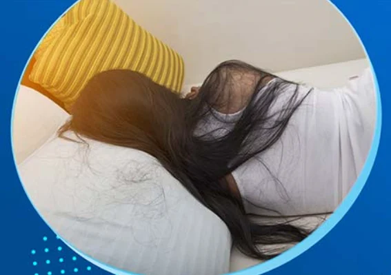 Thói quen khi ngủ gây rụng tóc và cách khắc phục- Ảnh 1.