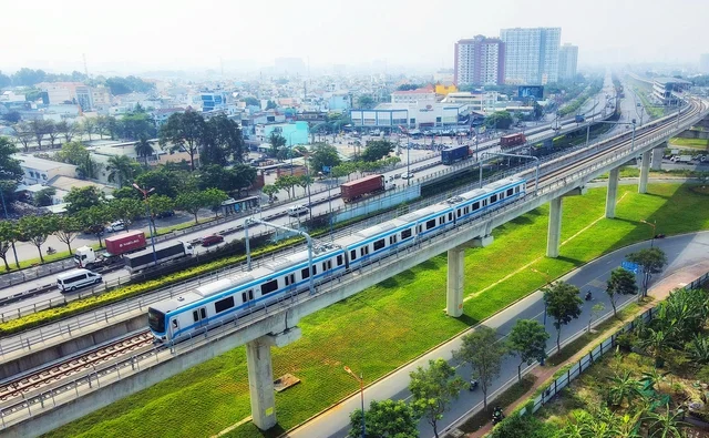 Ho Chi Minh City Metro Line 1 was temporarily suspended for nearly an hour due to a sudden power outage - Photo 1.
