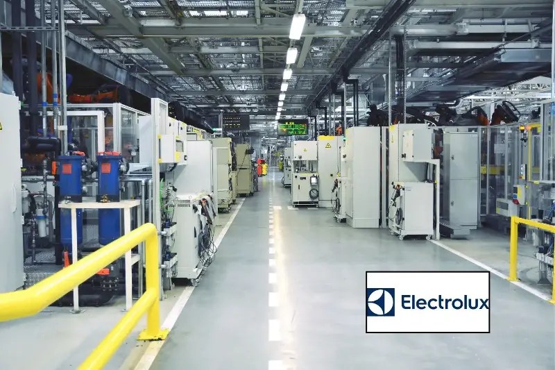 Electrolux volta le spalle all’Italia: annunciati 1.700 licenziamenti e produzione dimezzata