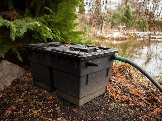 Bevor alles wieder läuft, werden Pumpen und Filter gereinigt und vorsichtig in Betrieb genommen.