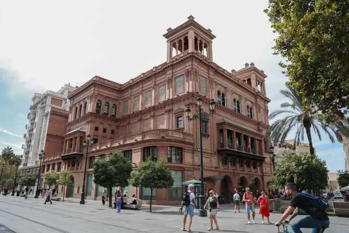 La Junta invierte 120 millones de euros para la rehabilitación integral de 22 edificios públicos