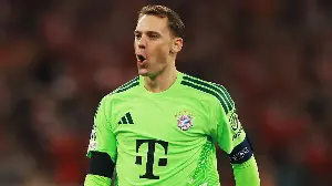 Manuel Neuer sets Champions League record.