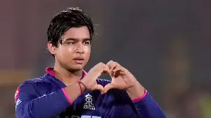 ‘I charge money to click photos’: Rajasthan Royals youngster plays hilarious prank on kids; watch viral video