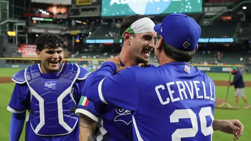 Italy pitcher Claudio Scotti (98) and manager Francisco Cervelli