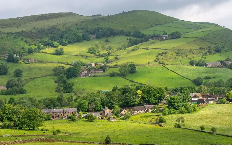 Lantern Pike offers wide-ranging views across the Peak District, with the historic Snake Path forming part of the route - Andrew Kearton / Alamy Stock Photo