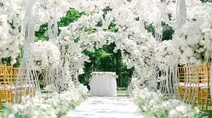 From maximalist florals to Instagrammable setups: Wedding decor trends to rethink before your big day